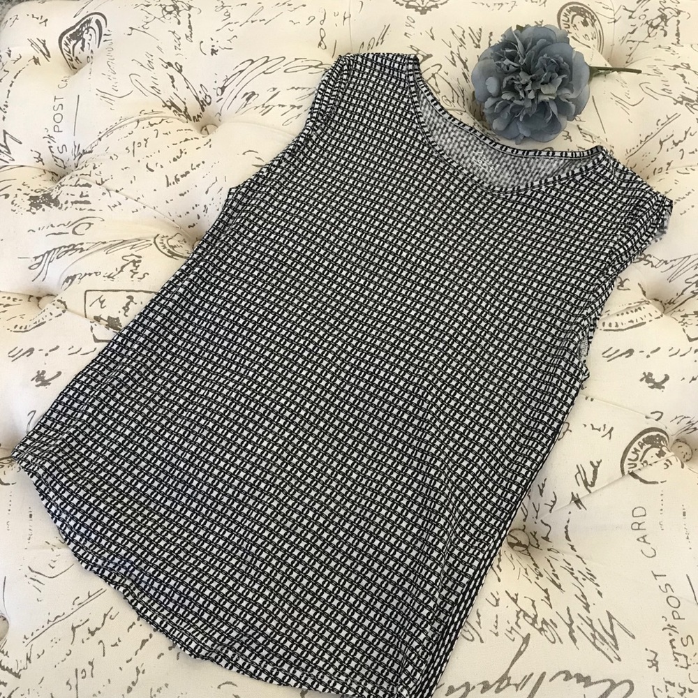 LOFT black & white sleeveless top SZ M